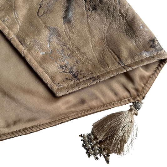 marble luxe runner with a tassle