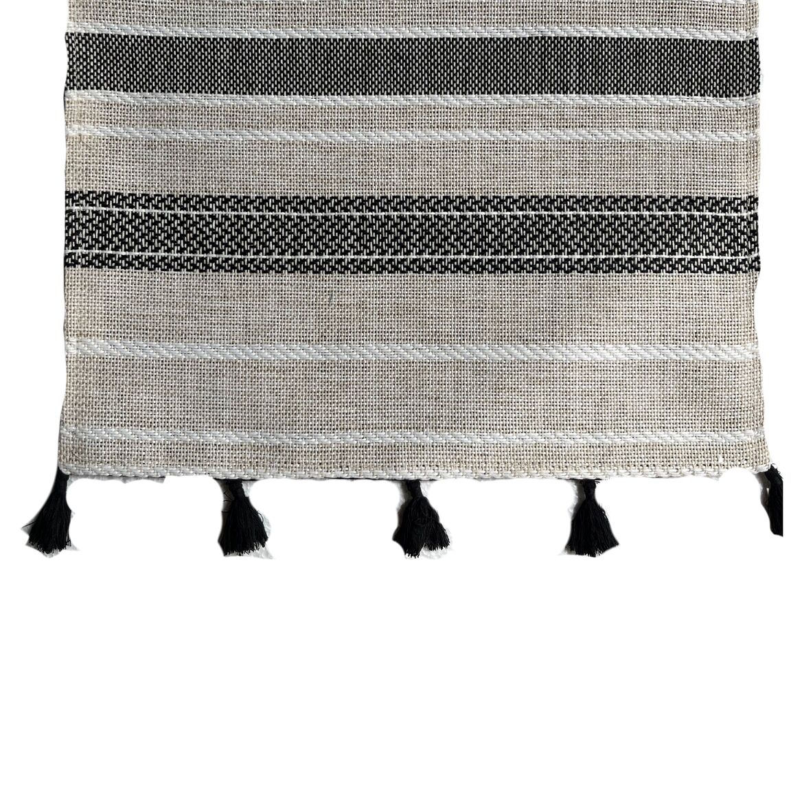 A striped jutte cloth with four black tassles