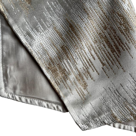 A piece of the runner in ivory and gold