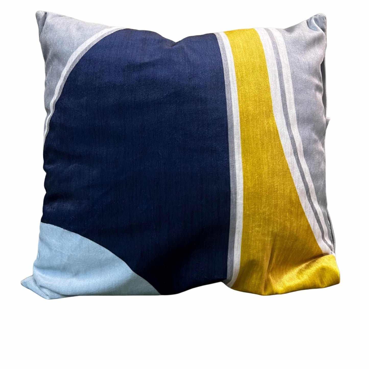 The whole look of the multicolored cushion cover that has shades of blue, grey, white and yellow